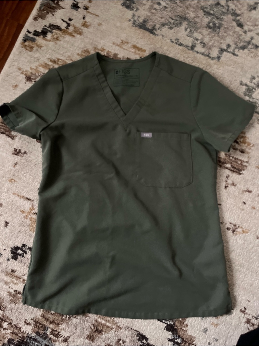 Figs Men’s Olive Green V-Neck Short Sleeve Scrub Top